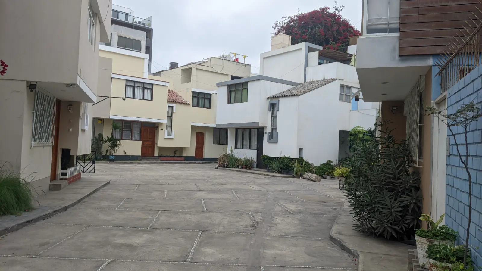Aunque está deshabitada, una casa en la Quinta Azul sigue pagando los S/70 mensuales por el servicio de seguridad. Un gesto ejemplar de compromiso comunitario que todos debemos seguir.