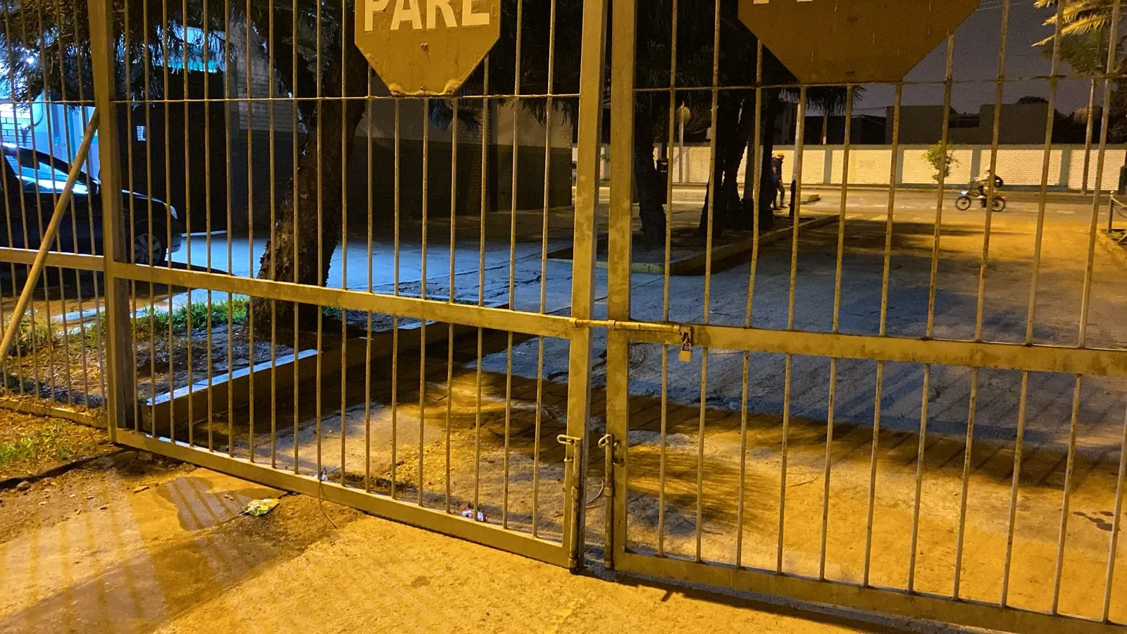 Reparación urgente del portón N°1 en calle Nerini